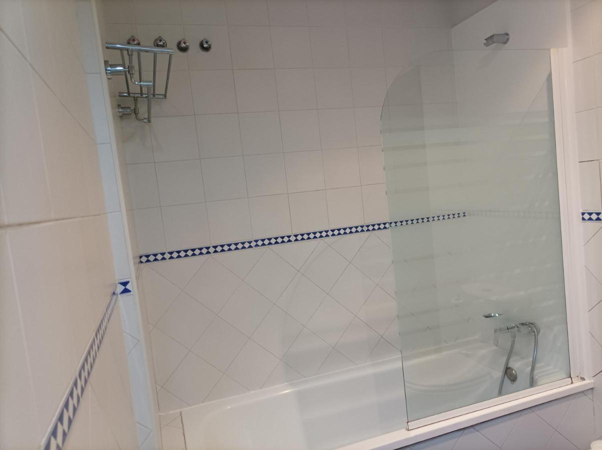 Moderno apartamento en conjunto residencial Bormujos Bagian luar foto