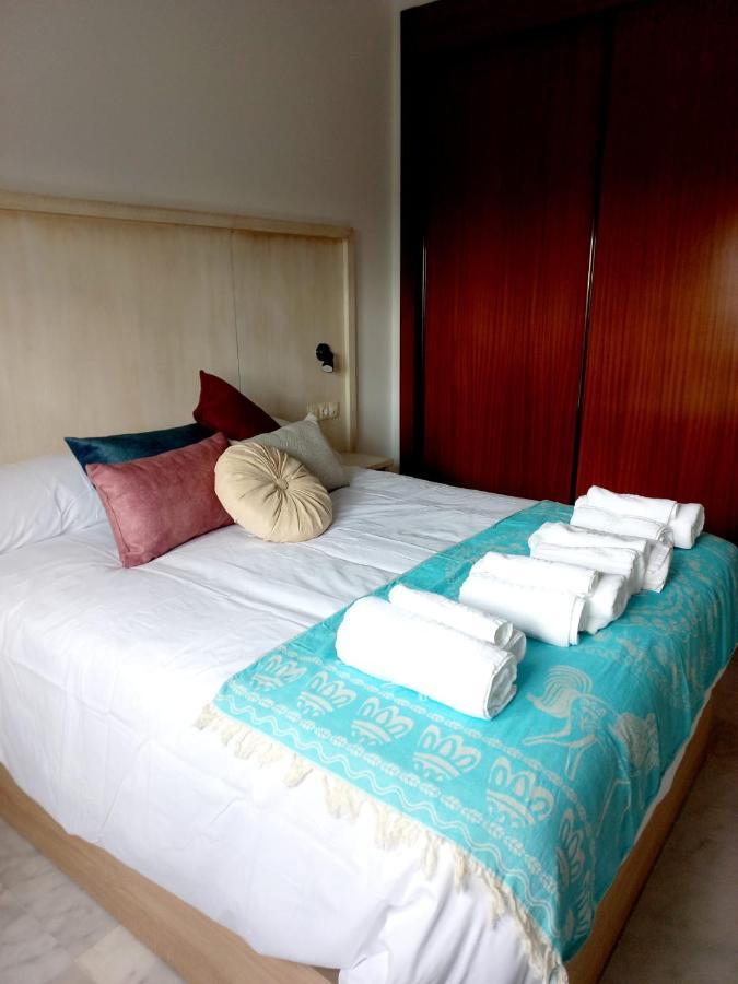 Moderno apartamento en conjunto residencial Bormujos Bagian luar foto
